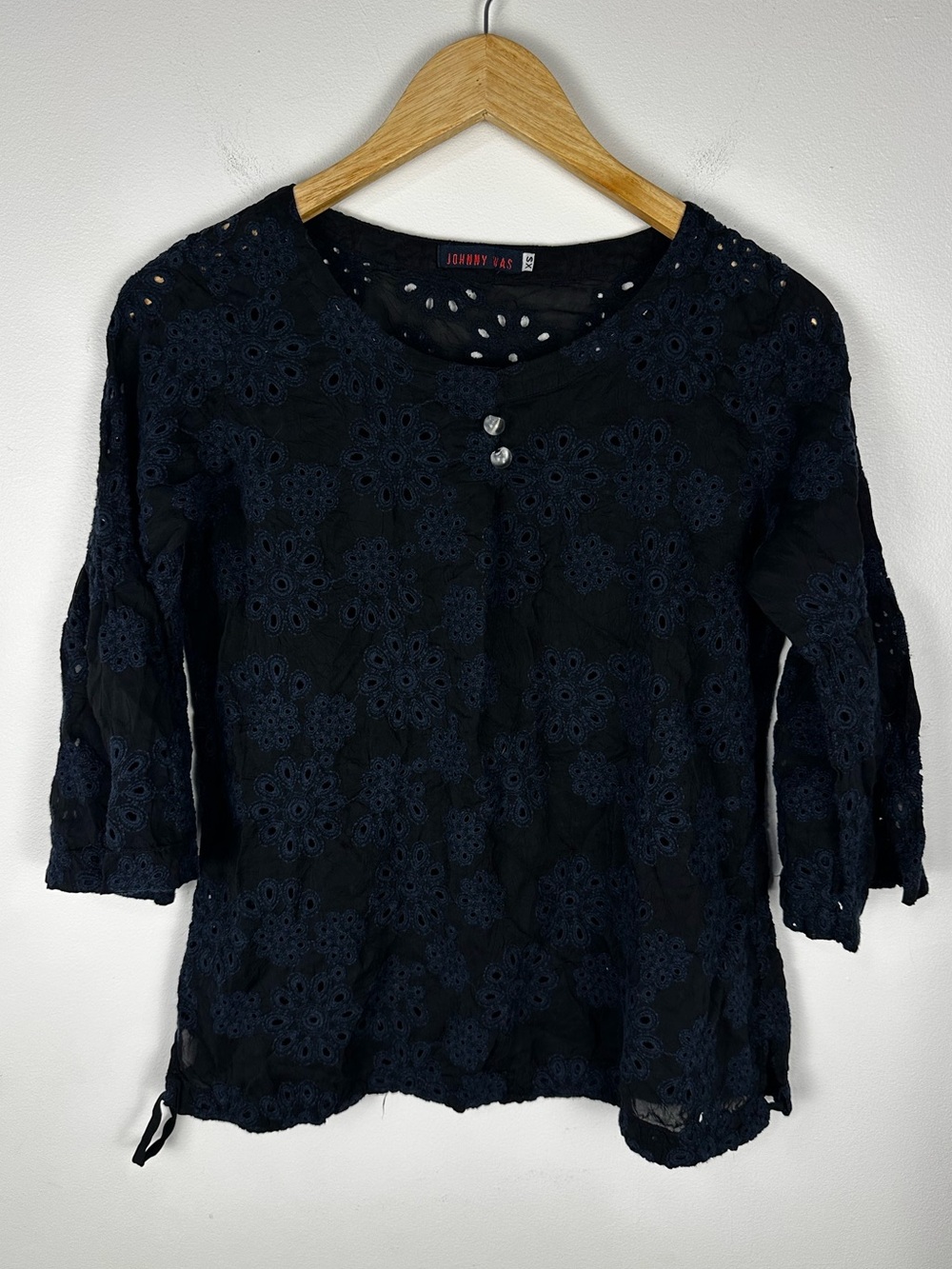 Johnny Was Black Rayon Floral Eyelet Blouse Women’s Sz XS